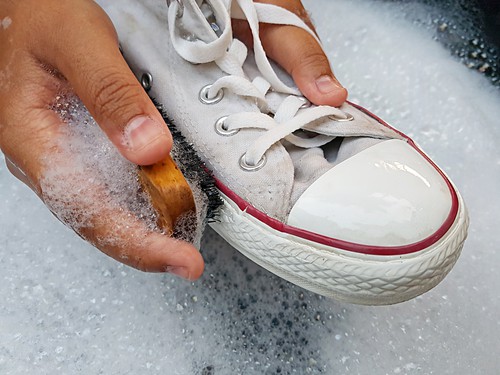 Here's How To Clean White Shoes (Even The Dirtiest Sneakers!) | Swift  Wellness